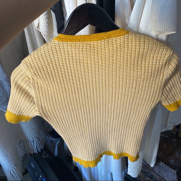 ❌SOLD❌ Brandy Melville Yellow Knit Top - Picture 5 of 10